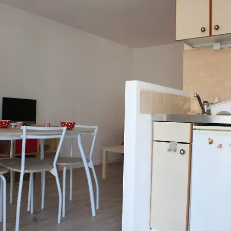 Appartement Rdc A Pres & Parc - 2 Pers, Parking Facile, Sejour Avec Canape Convertible - Fr-1-246-110